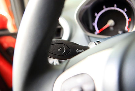 Vị trí nút kích hoạt chế độ Điều khiển bằng giọng nói trên Ford Fiesta,