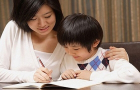 “Đừng hỏi điểm con, được không?”