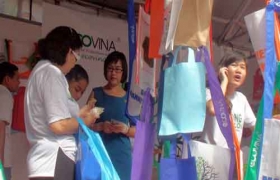 Ký tên cam kết không sử dụng túi nilông
