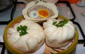 Bánh bao trứng vịt muối