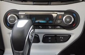 Cách sử dụng hệ thống hỗ trợ đỗ xe tự động trên Ford Focus