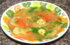 Canh măng chua nấu thì là
