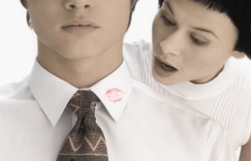 Vợ chồng có nên “thủ”?