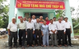 Tặng nhà Chữ thập đỏ cho hộ nghèo huyện Bến Cát