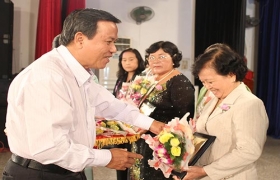Hoa giữa đời thường