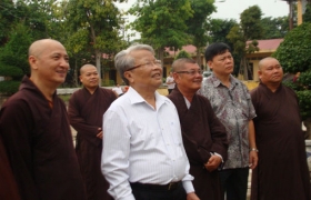 原国家主席陈德良参观会庆寺