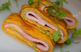 Trứng chiên cuộn jambon