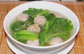 Canh cải bẹ xanh nấu thịt heo viên