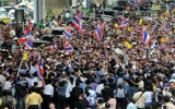 Thailand: Thousands flock to streets against amnesty bill