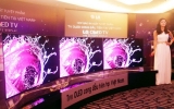 TV OLED cong đầu tiên về Việt Nam, giá 250 triệu đồng