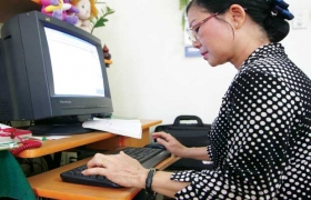 Mẹ học máy tính