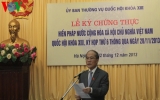 Chủ tịch Quốc hội Nguyễn Sinh Hùng ký chứng thực Hiến pháp