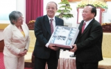 Provincial People’s Committee Chairman Le Thanh Cung welcomes Consulate General of Cuba