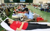 Hàng trăm người tham gia hiến máu tình nguyện