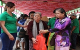 Tặng 135 phần quà tết cho người mù thị xã Thuận An