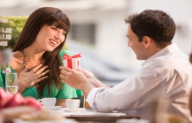 Kẻ nào yêu ít sẽ là người chiến thắng