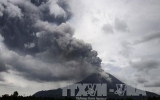 Núi lửa Sinabung ở Indonesia tiếp tục phun trào