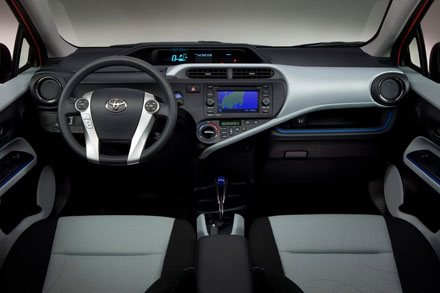 Aqua - mẫu xe bán chạy nhất ở Nhật trong năm 2013