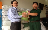 Địa ốc Kim Oanh tặng 2 tấn gạo giúp người nghèo ăn tết