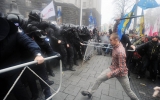 Hàng ngàn người Ukraine tập trung biểu tình