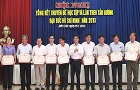 Bến Cát: Tổng kết chuyên đề “Học tập và làm theo tấm gương đạo đức Hồ Chí Minh” năm 2013