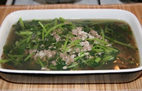 Canh cua đồng nấu rau dền