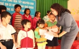 Joining hands to take care of poor children on Tet