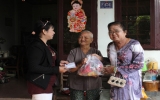 Gifts given to 10 in program of “Hay goi den chung toi” (Please call us)