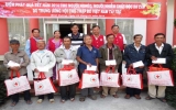 Hội Chữ thập đỏ tỉnh trao hơn 150 phần quà cho người nghèo tại TX.Dĩ An và Thuận An