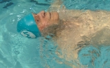 Cụ ông trăm tuổi trở thành vận động viên bơi lội lớn tuổi nhất thế giới