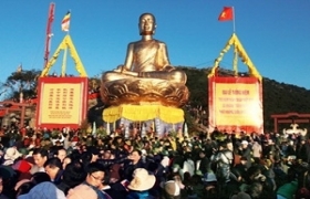 2014年广宁省安子春节庙会正式开庙