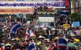 Người biểu tình bao vây Tòa nhà Chính phủ Thái Lan