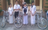 Bicycles offered to poor-but-excellent pupils in Phu Giao