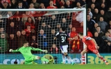 Luis Suarez khai hỏa, Liverpool vươn lên nhì bảng