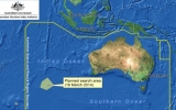 Úc thấy 2 mảnh vỡ nghi của máy bay Malaysia mất tích