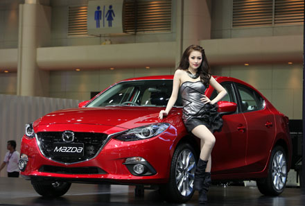 Mazda3 2014 phía trước so với Mazda3 thế hệ cũ
