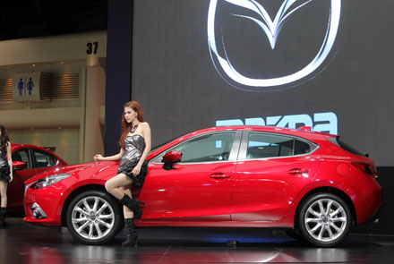 Khoang lái phiên bản Mazda3 2014 tại Thái Lan