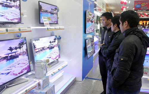 Từ 1/4, TV trên 32 inch được bán tại Việt Nam sẽ sử dụng chuẩn DVB-T2. Ảnh: Tuấn Anh.