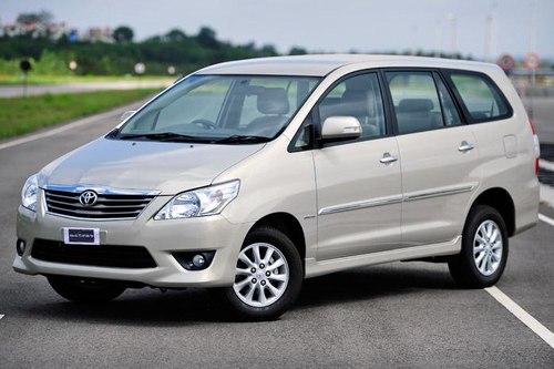 New-2012-Toyota-Innova-front-angle1-1374