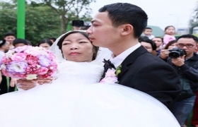 “Chị gái” và “cu em” đã làm đám cưới