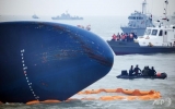 S Korea ferry captain arrested, divers enter ship