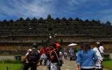 Indonesia  widens door for foreign investors to tourism