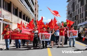 Tuần hành tại Pháp yêu cầu Trung Quốc rút giàn khoan
