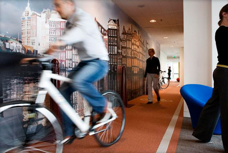 Nhân viên Google tại Hà Lan có thể đạp xe đạp trong văn phòng.