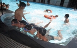Đoàn phường Bình Nhâm, TX.Thuận An:  Tổ chức lớp học bơi cho trẻ em dịp hè