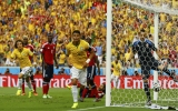 Bộ đôi trung vệ Silva - Luiz khuất phục Colombia