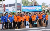 Chi đoàn Ngân hàng Đông Á - chi nhánh Bình Dương và  Đoàn phường Phú Cường: Ra quân vệ sinh môi trường