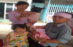 “Mẹ con đâu?”