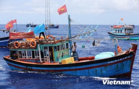Ngư dân trên ngư trường Hoàng Sa kiên cường bám biển
