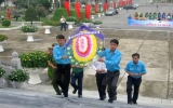 Hơn 100 thanh niên viếng Nghĩa trang liệt sỹ tỉnh